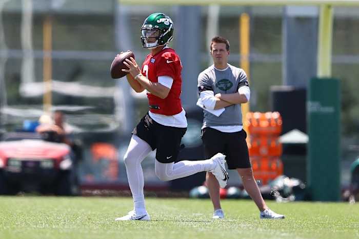 Jets QB Zach Wilson running during minicamp